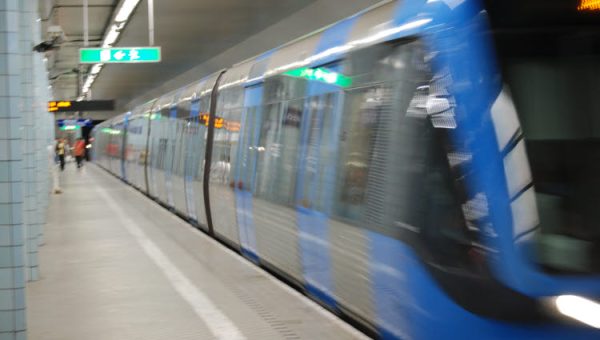 Konstnärliga perspektiv i hanteringen av tunnelbanans restmassor. Foto på tåg i Stockholms tunnelbana.